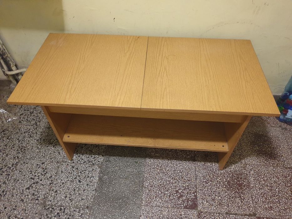 Продавам хола маса 115 см х 55 см х 54 см