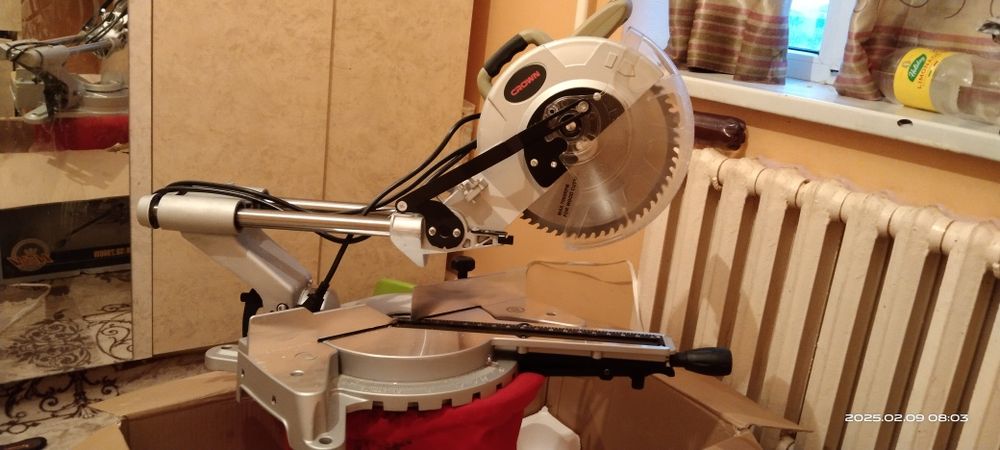 Продаю пила crown электронный