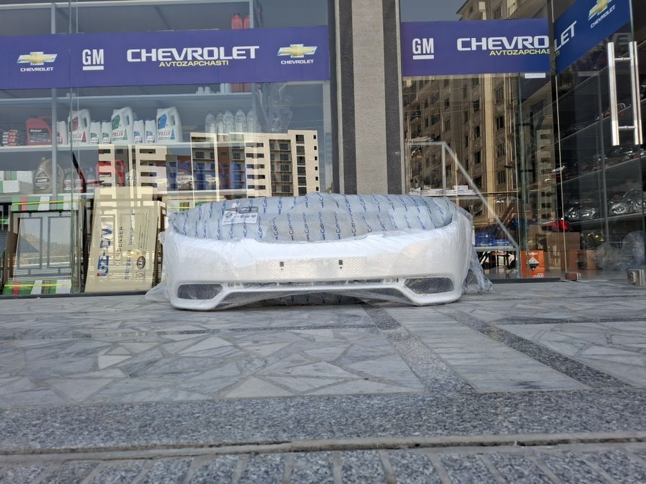 Jentra oldi fara, kobolt oldi va or faralar, va boshqa avtamobillar fa