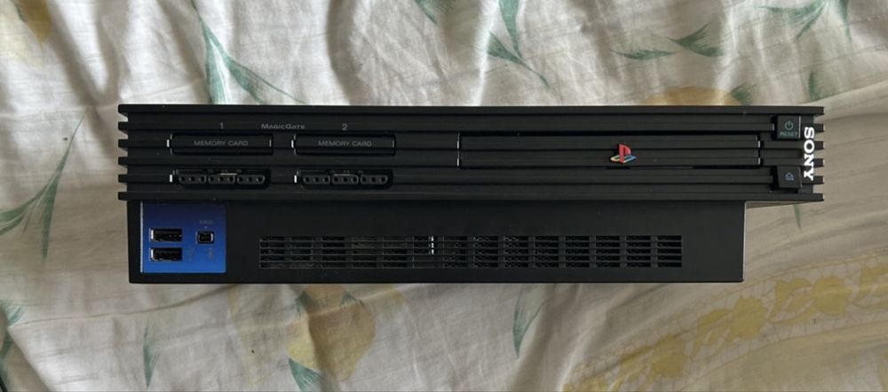 Playstation 2 с игри и 2 джойстика