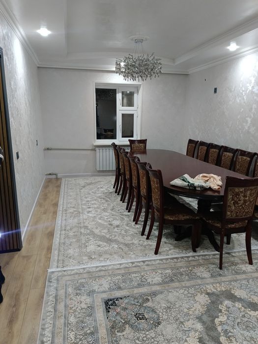 Стол со стульями