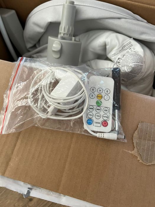 Vând balansoar Momi cu Bluetooth