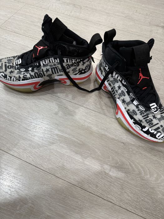 pereche de pantofi sport Air Jordan 36 "Flight School" pentru bărbați.