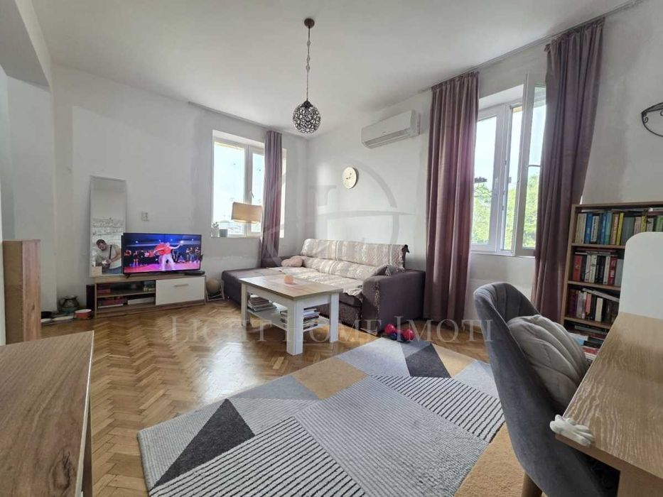 Продава се Едностаен апартамент в Пловдив, Център - 43 кв.м за 2117 €/кв.м - Снимка #2