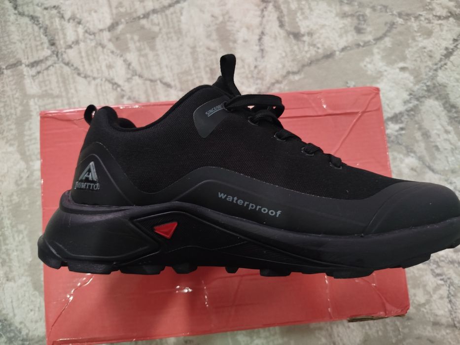 Продам термо кроссовки HUMTTO.