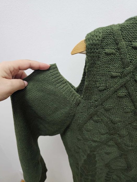 Bluza cu umerii goi NOU
