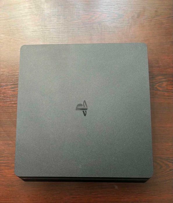 Ps 4 slim почти нов