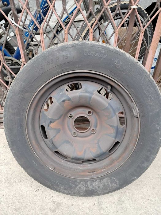 Зимни гуми 185/65/15 Пежо 208