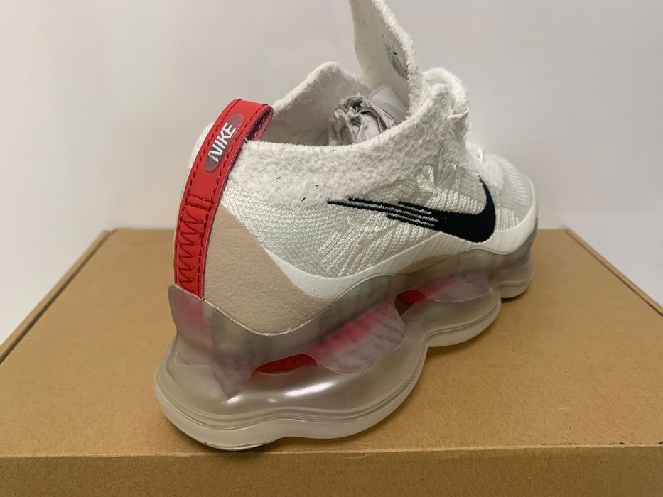 Нови дамски маратонки Nike Air Scorpion flyknit white налични 39 номер