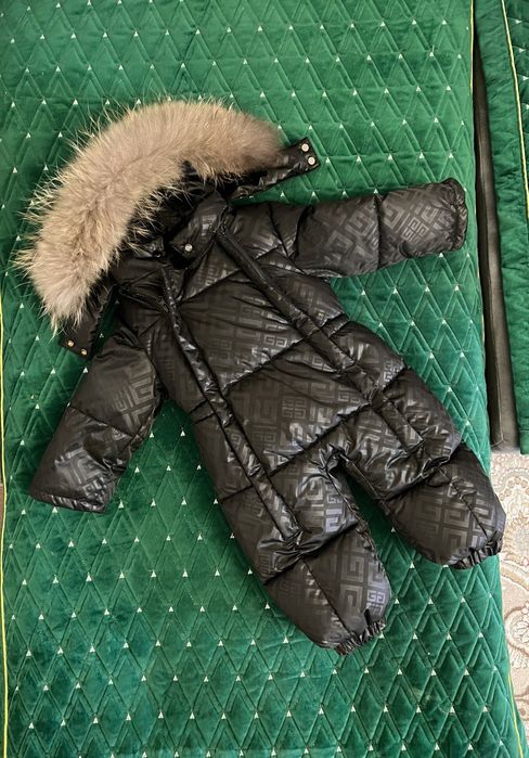 Продам новый детский комбинезон