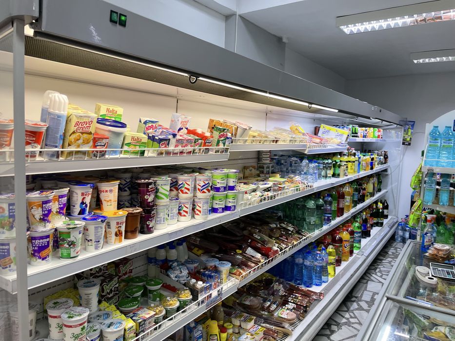 Стенна Вертикалма Хладилна витрина 8метра с външен компресор