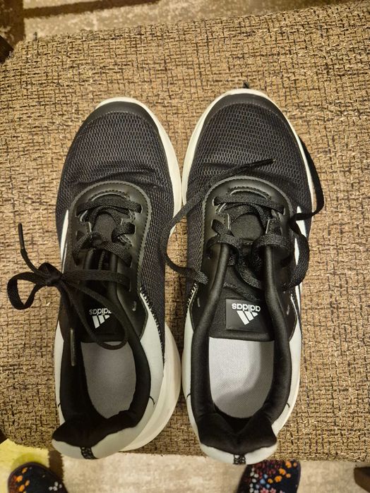 Продавам Маратонки Adidas 38 2/3 и 40 номер