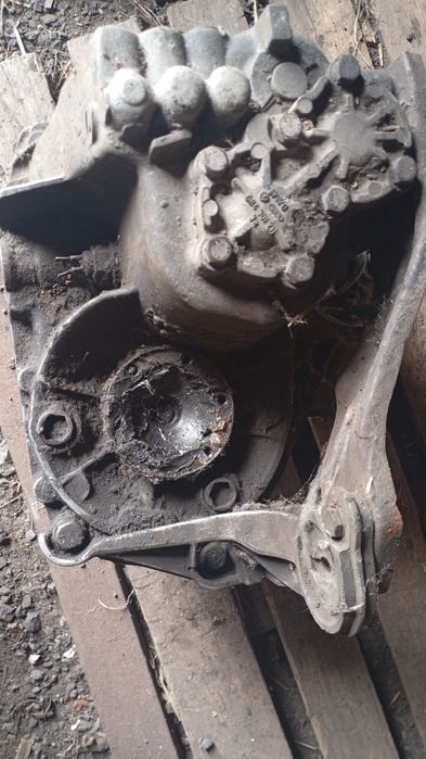 Продам двигатель и коробку