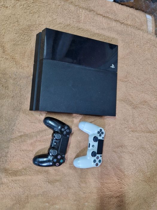 vand ps4 fat cu 2 manete