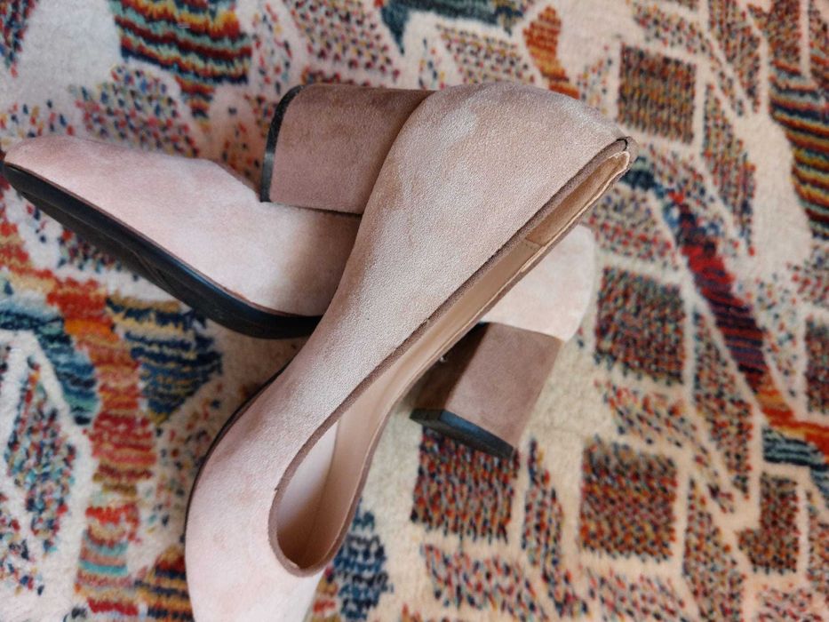 Pantofi noi bej cu garnitura maro