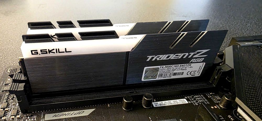 Placa de baza ASUS X570-F, CPU AMD 5950X, RAM 64 GB