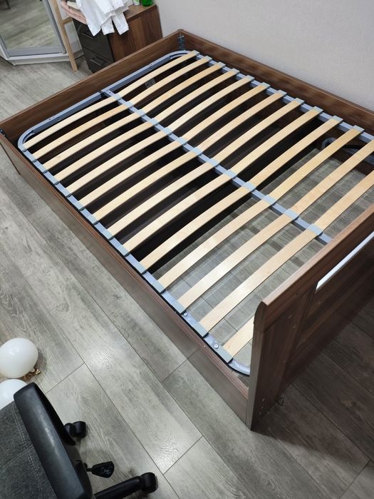 Продам кровать 140*200