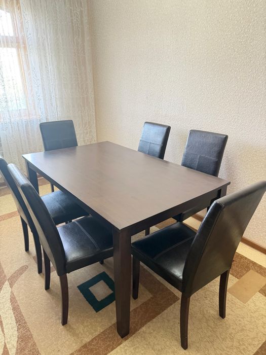 Продам стол для гостинной
