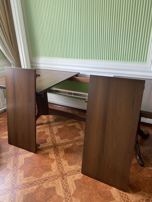 Стол для гостиной, раздвижной