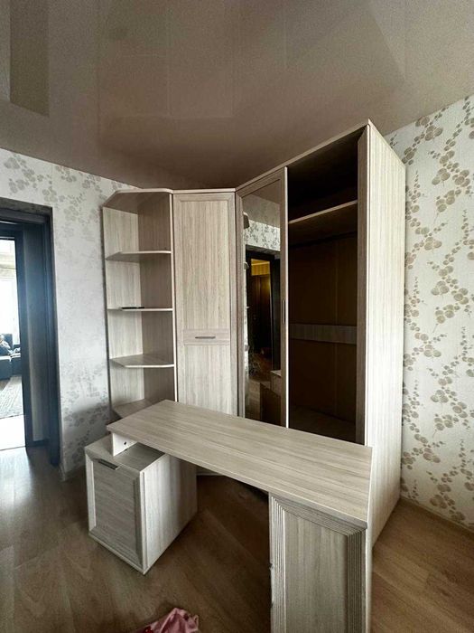 Отдам шкаф и тумбу