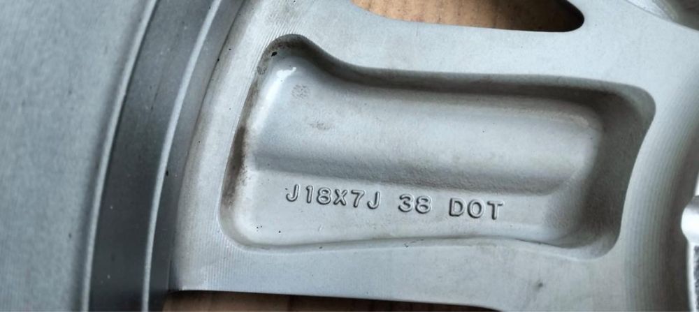 Продам оригинальные литые диски Mitsubishi R18