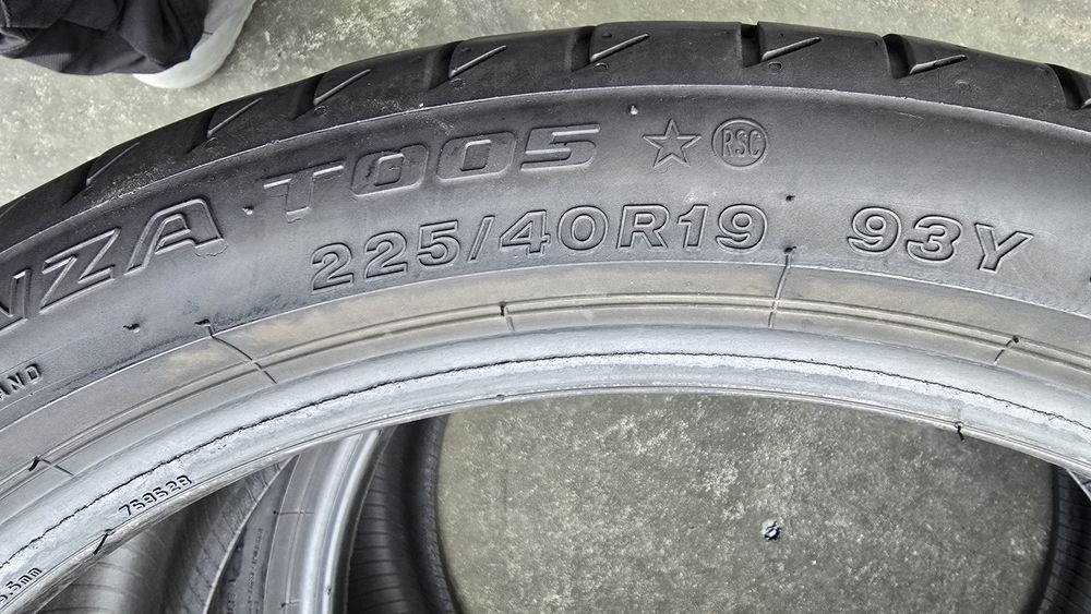 2 anvelope vară Bridgestone RSC  225/40/19 -dot 2022