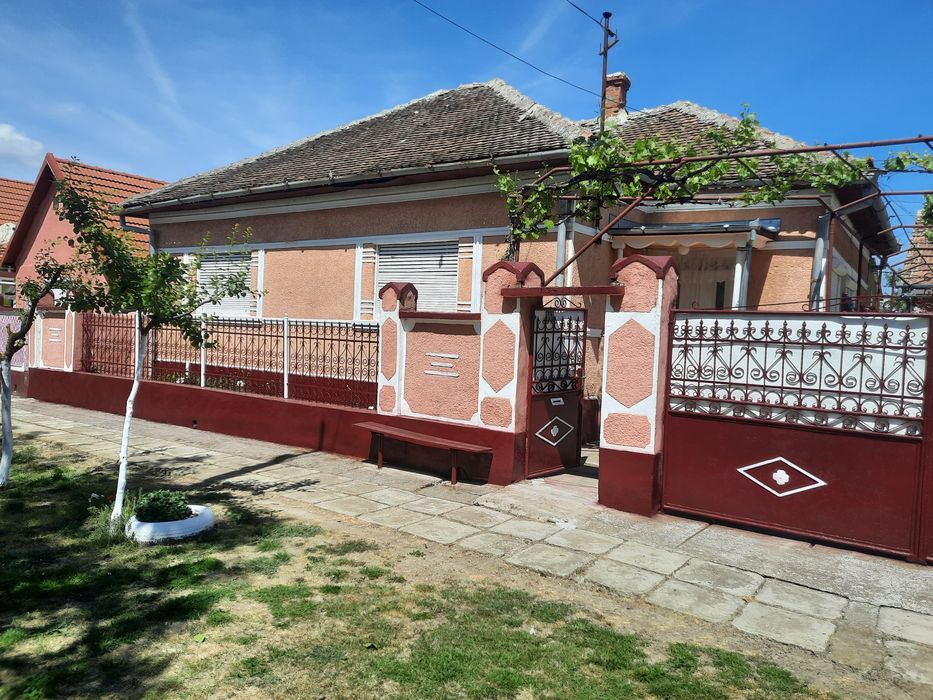 Casă solida din caramida in comuna Șicula jud.Arad