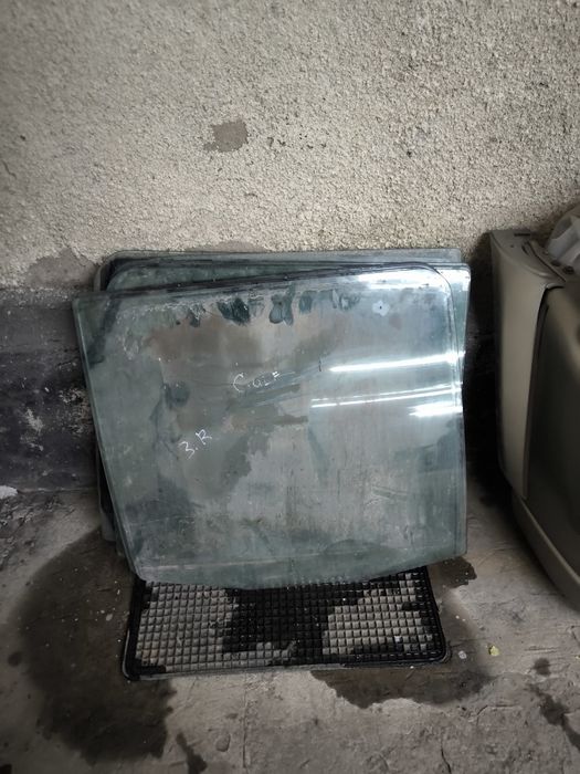 Стекло дверное на Golf 3 в Алматы