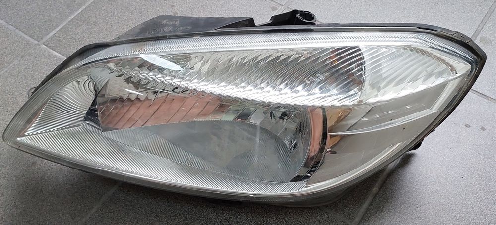 far stanga dreapta Skoda Fabia 2 Facelift si Non Facelift si cu lupa HELLA european
