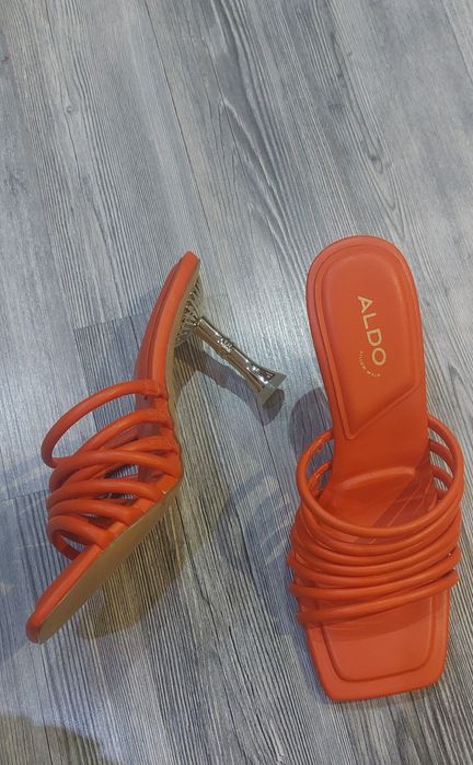 Дамски сандали на ток