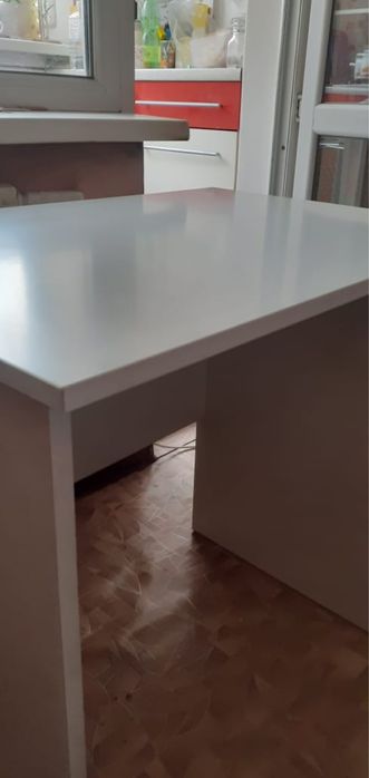 Продам стол Икея белый писменный мини