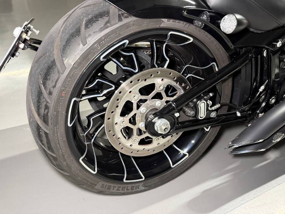 Harley Davidson breakoutГод 2020
Пробег 14.200км
Цена 27.000$ сип

Год