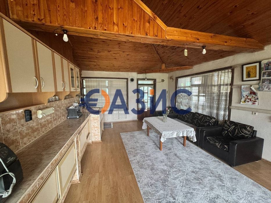 Продава се Къща в с. Просеник, Област Бургас - 565 кв.м за 163 €/кв.м - Снимка #13