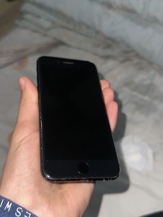 Obmen iphone 7+ i 8 ga iphone aybi yo faqat caqa cuqalari bor