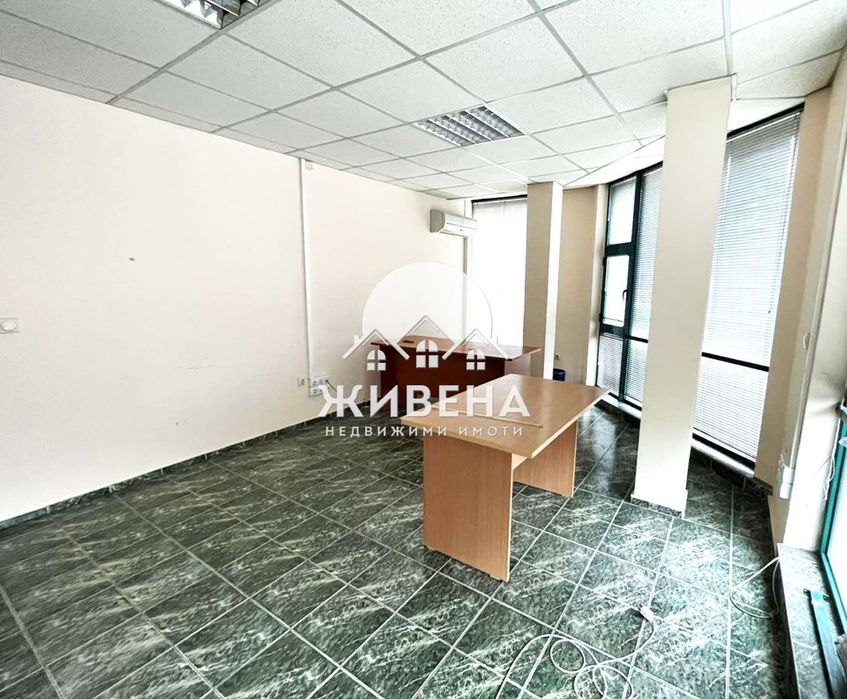 Продава офис до Червен площад, площ 136 кв.м