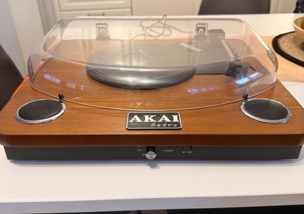 Pickup AKAI ATT-11BT cu Bluetooth – stare foarte bună