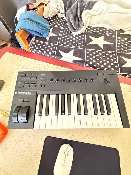 Komplete kontrol A25