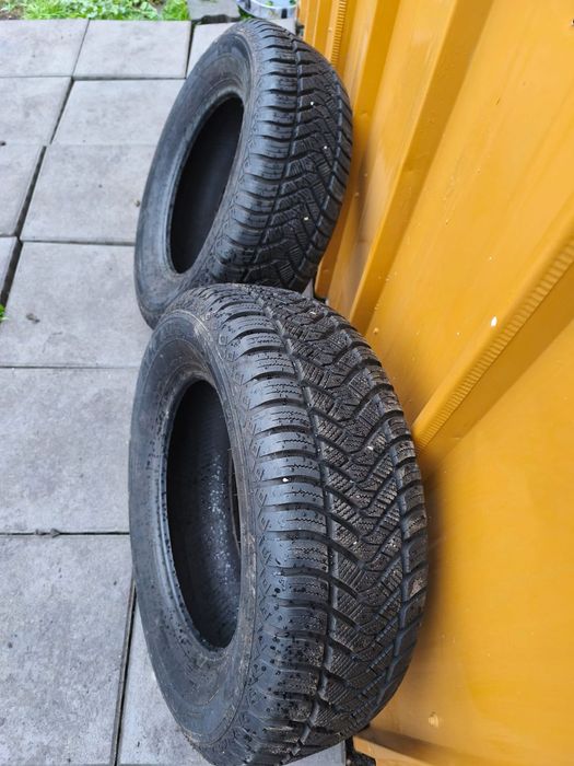 2 bucăți anvelope iarna 215 / 65/15