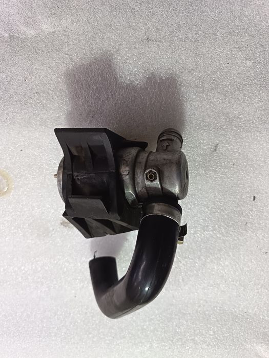 Продам запчасти на мерседес 190 102двигатель