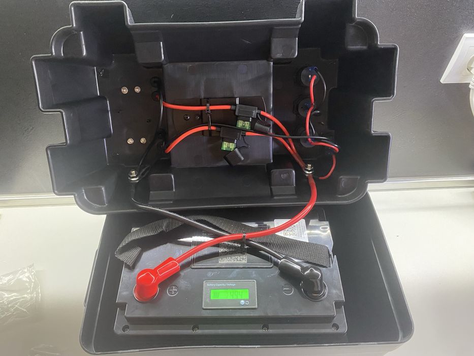 Преносима LiFePO4 Power Station 12.8V 100Ah + Smart Battery Box