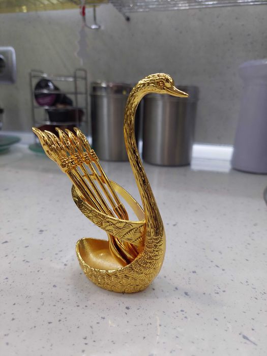 Елегантен златен комплект лъжички във формата на ЛЕБЕД само за 15 лв.