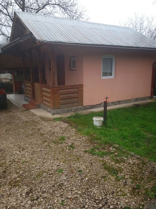 Casa de vacanta +teren  450m2