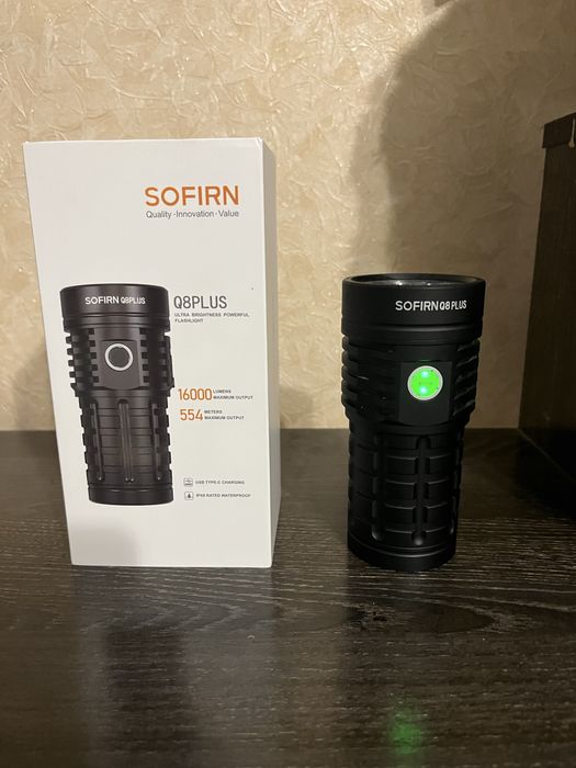 Супер яркий фонарь Sofirn Q8 Plus