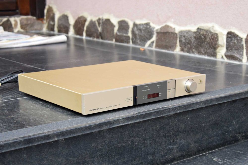 Tuner Pioneer F-5, radio