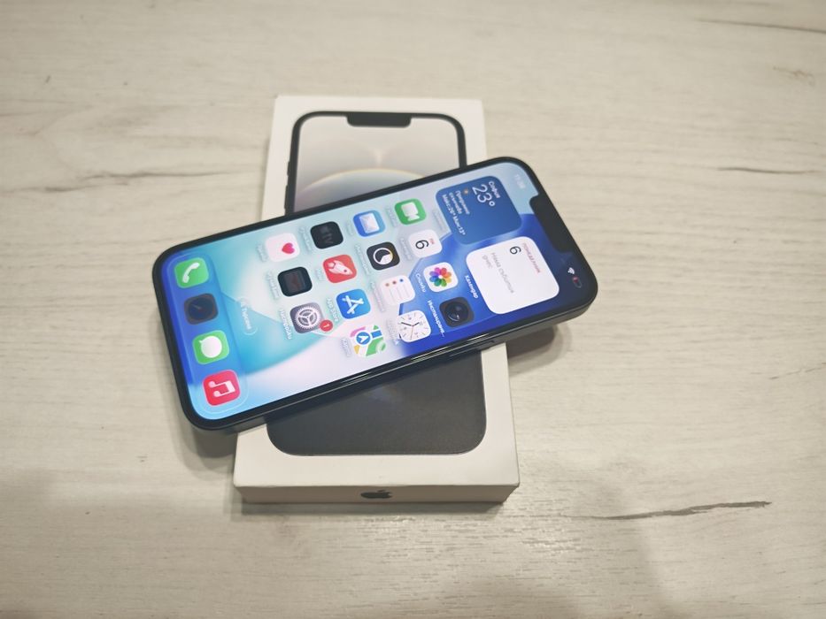 iPhone 16e 128 GB Гаранция Като нов