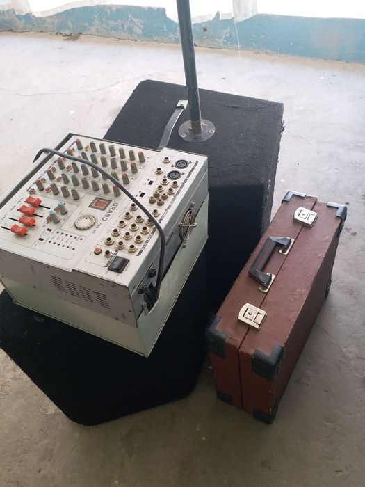 гранд" пульт + усилитель 1 клвт,2та низ калонка 500вт дан,2тасред кало