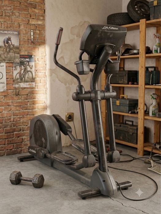 Bicicletă eliptică profesională Life Fitness