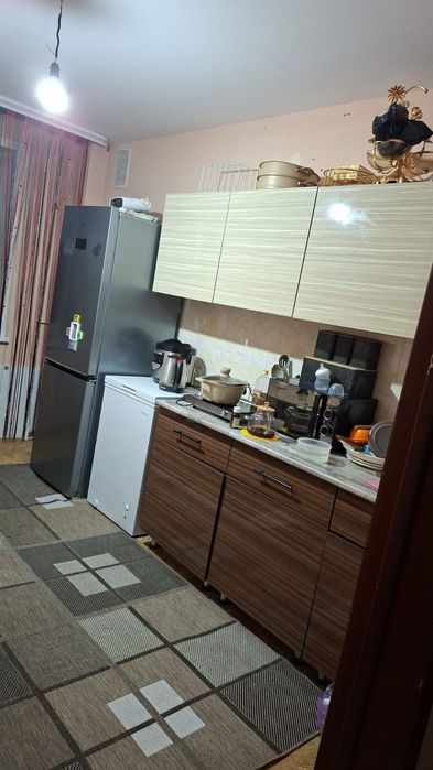 продается кухонный гарнитур в связи с переездом.Состояния отличное
