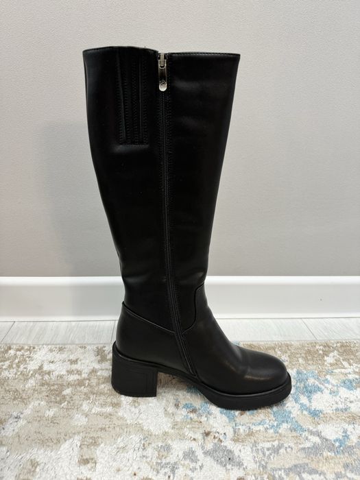 Чёрные зимние кожаные сапоги