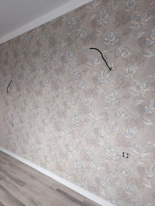 Поклейка обоев и галтелей